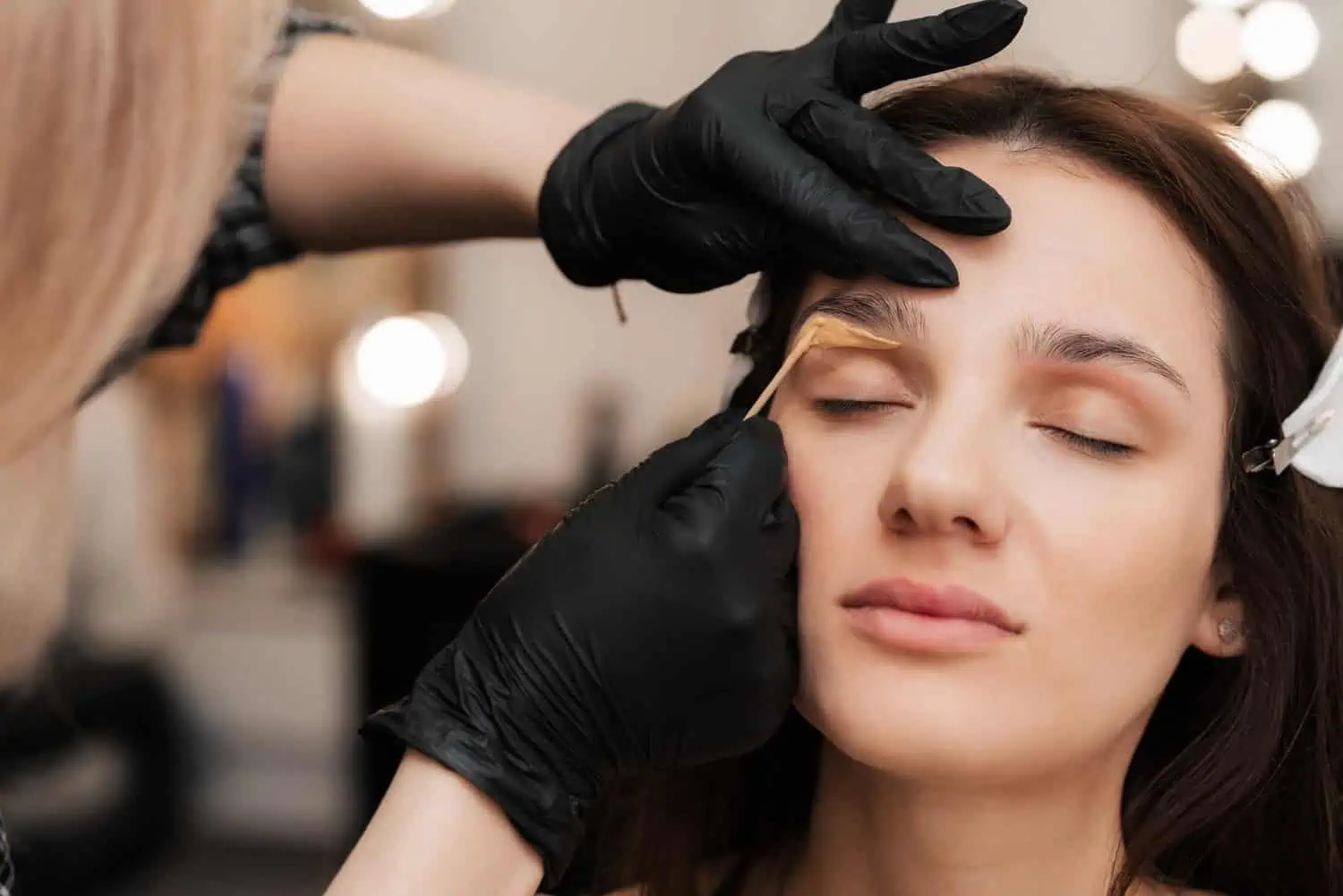 Woman getting her eyebrows waxing in Niceville, FL | Blissful Beauty Bar